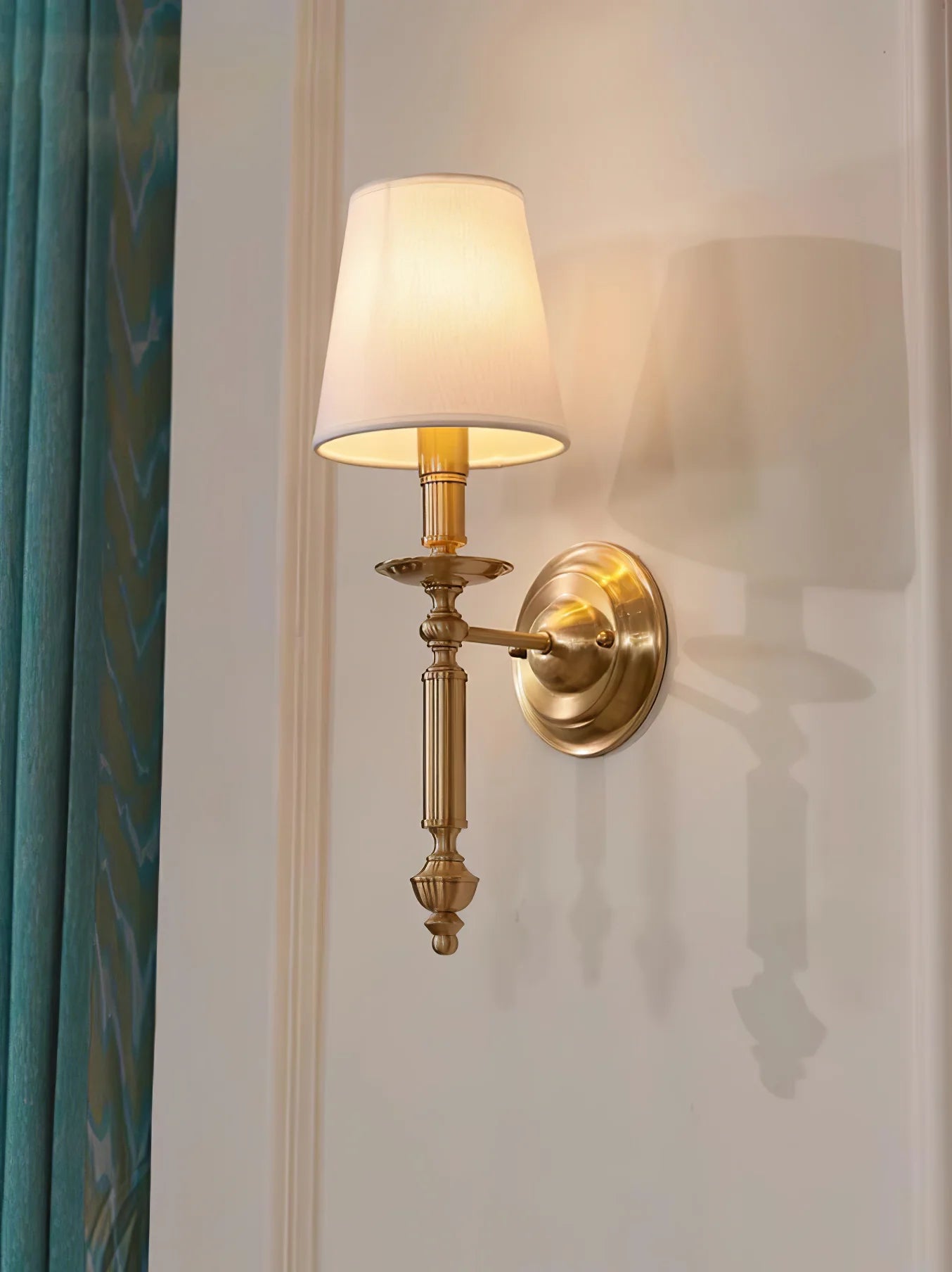 Harry Brass Wall Lamp
