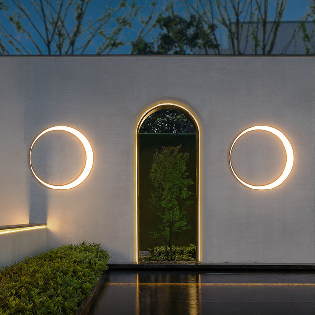 Crescent Outdoor Wall Lamp