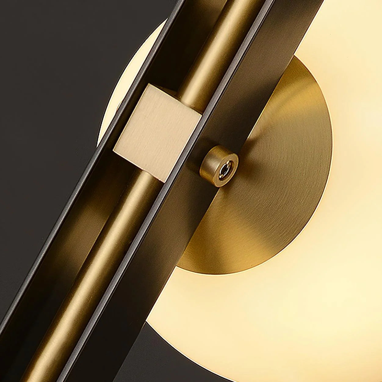 LI Planetary Wall Lamp