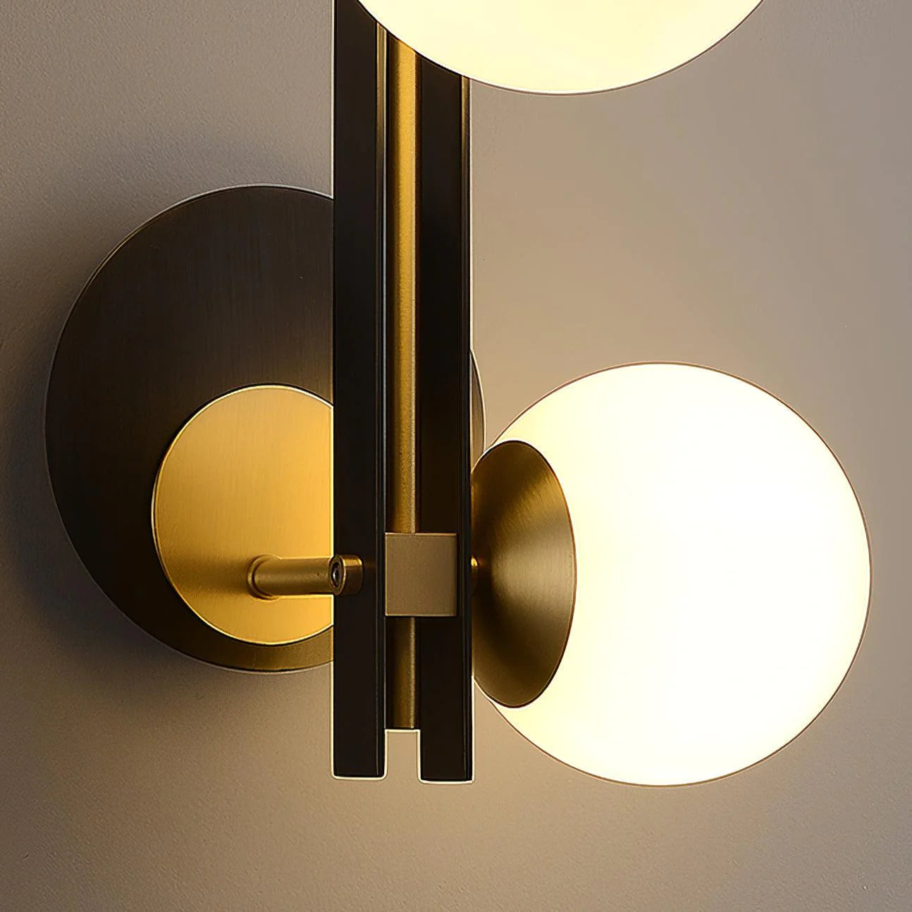 LI Planetary Wall Lamp