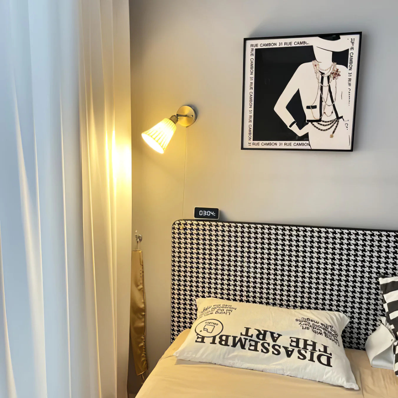 Becco Ceramic Wall Lamp