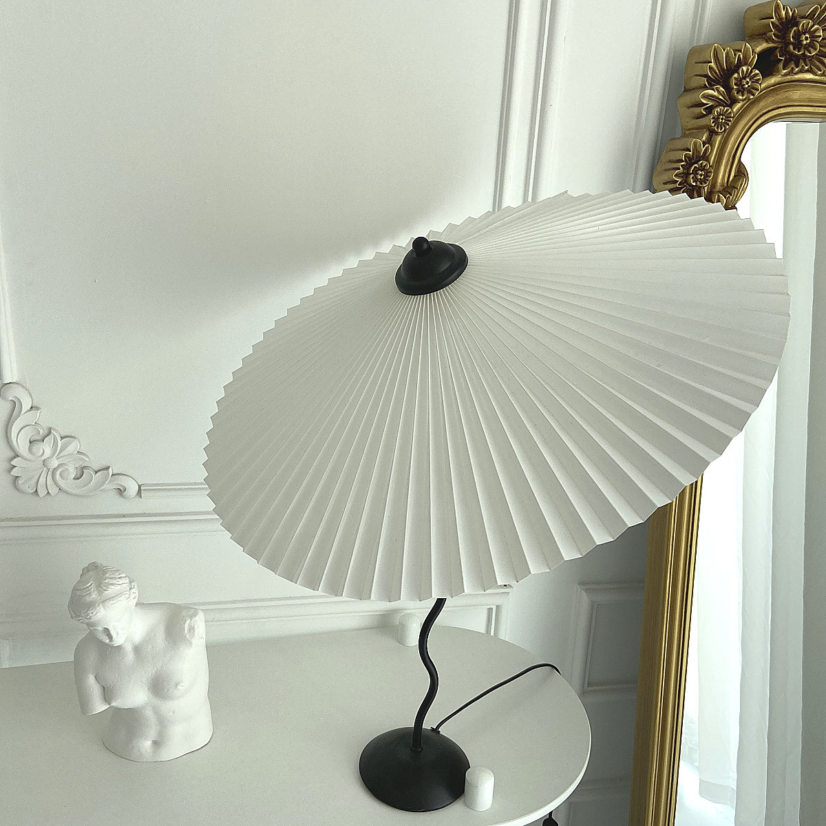 White Pleated Vintage Table Lamp