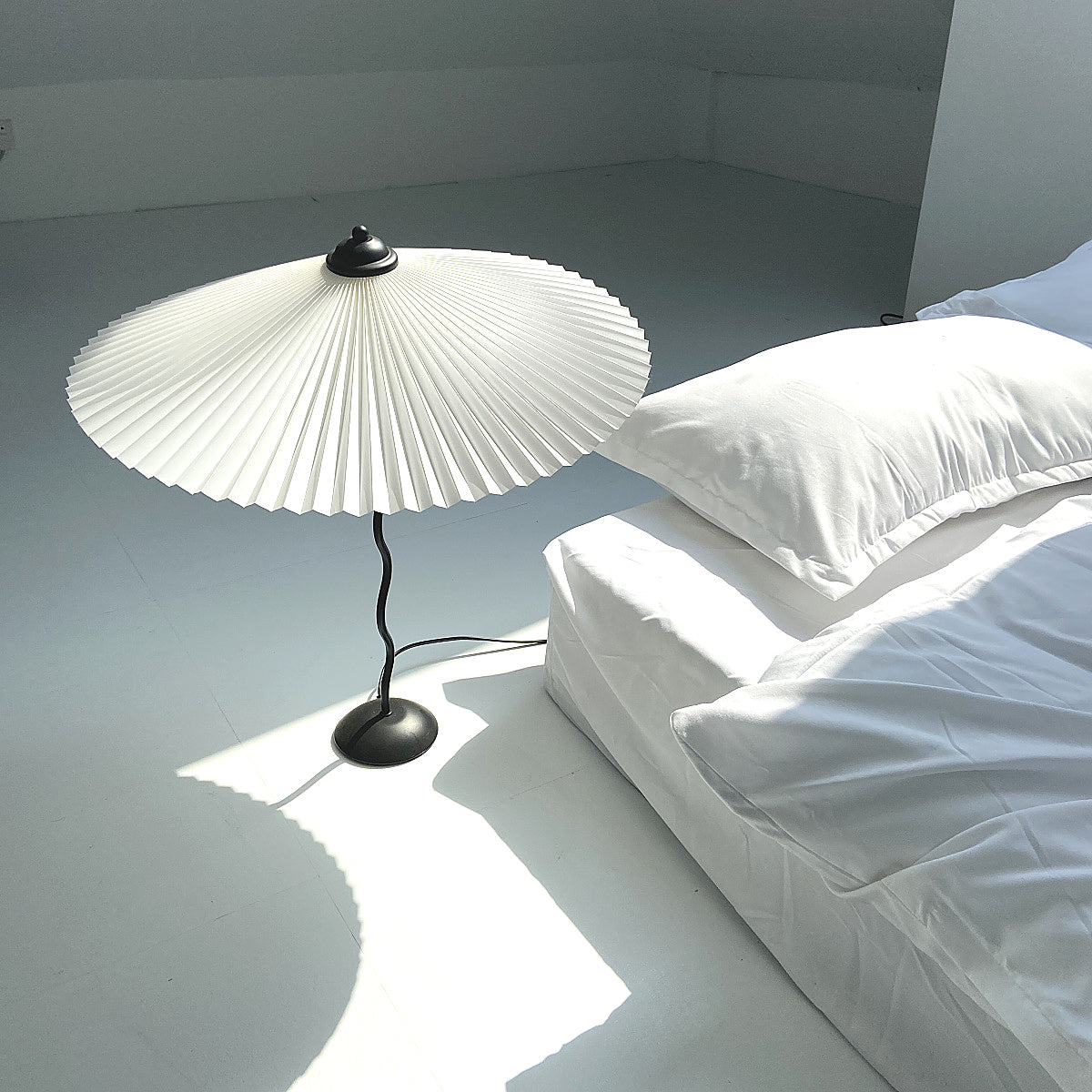 White Pleated Vintage Table Lamp
