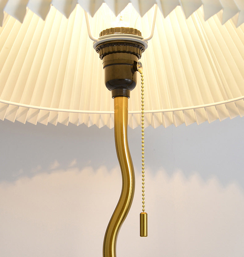 White Pleated Vintage Table Lamp
