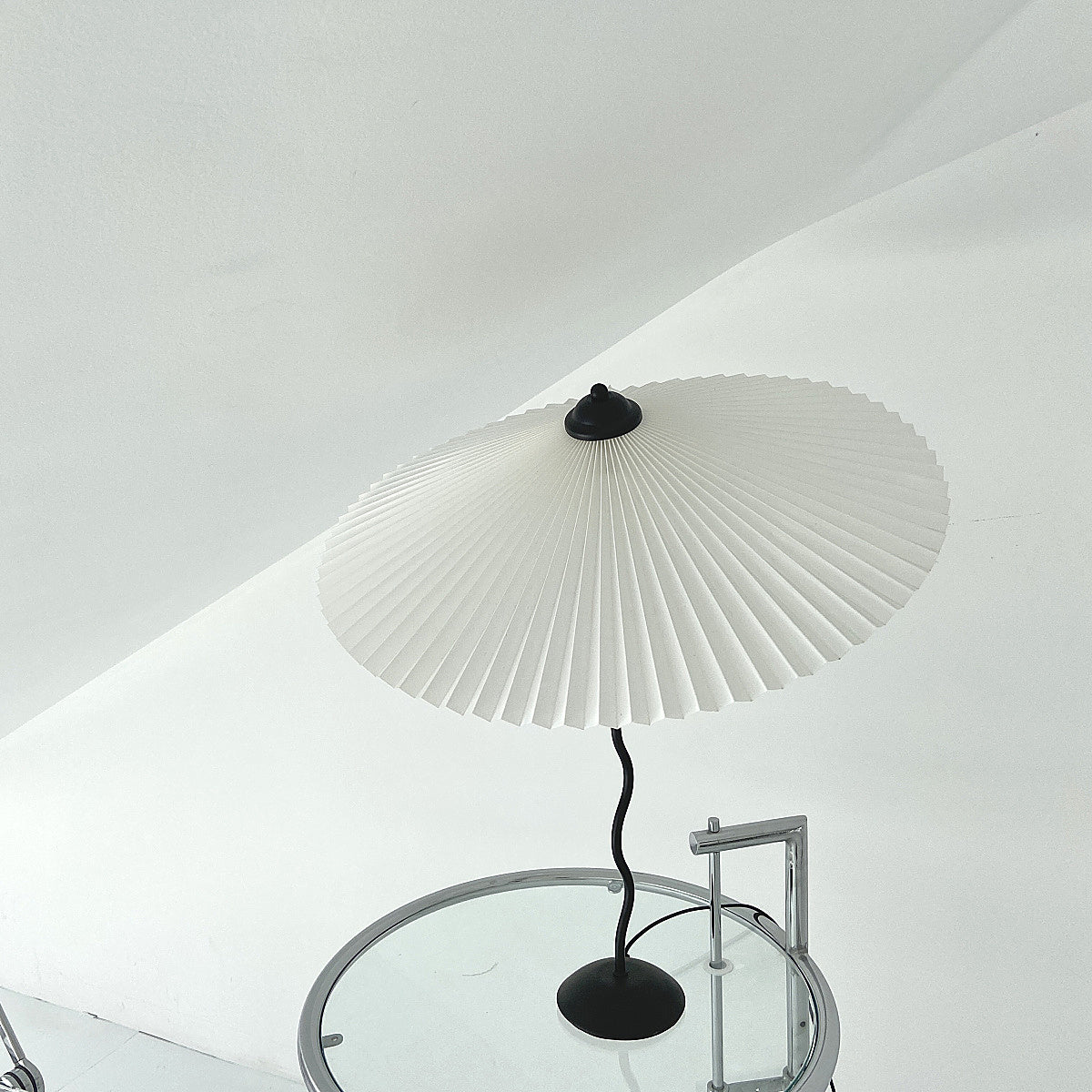 White Pleated Vintage Table Lamp
