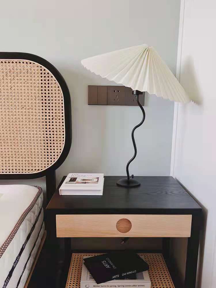 White Pleated Vintage Table Lamp