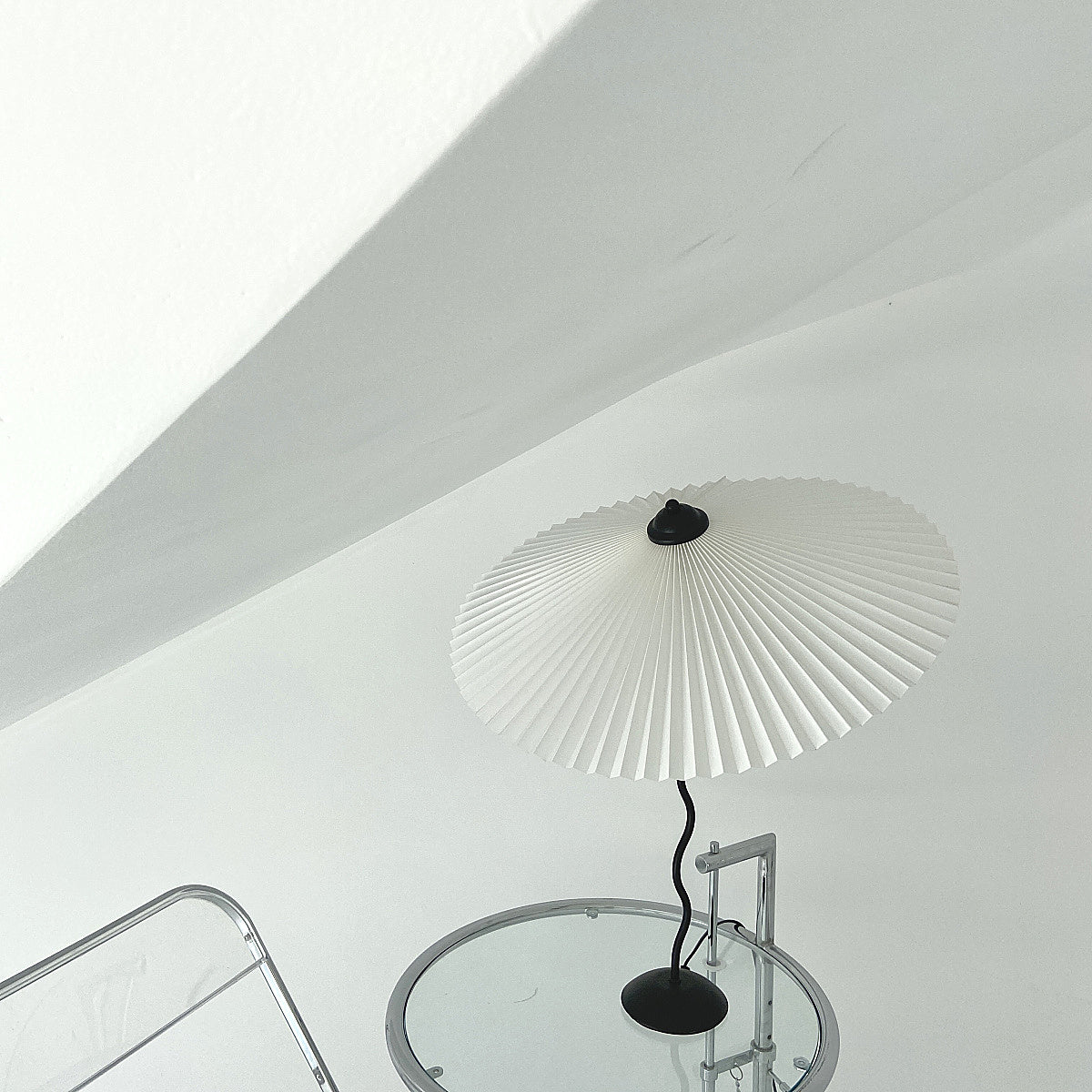 White Pleated Vintage Table Lamp