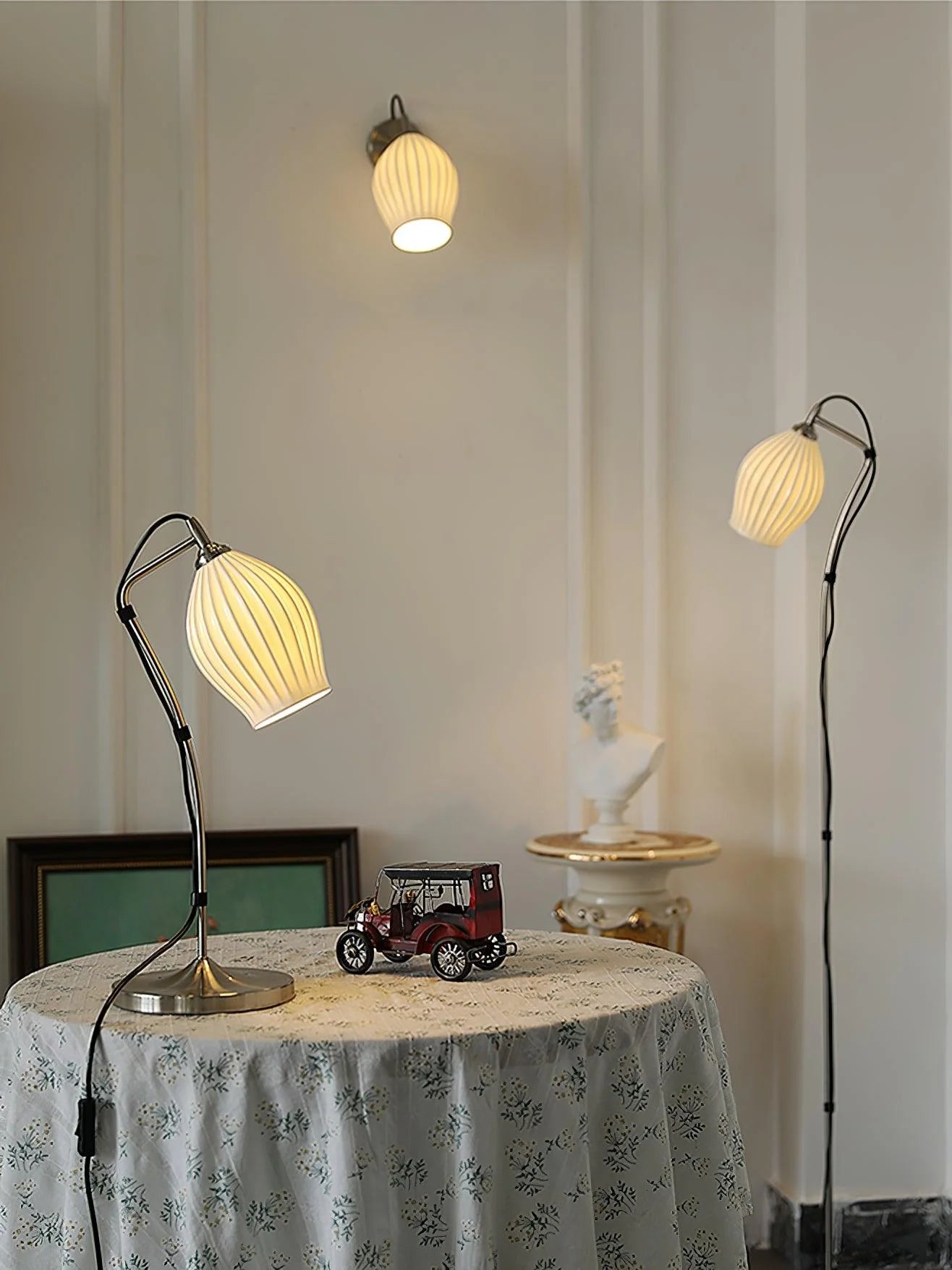 Ceramic Ribbed Flower Wall Lamp