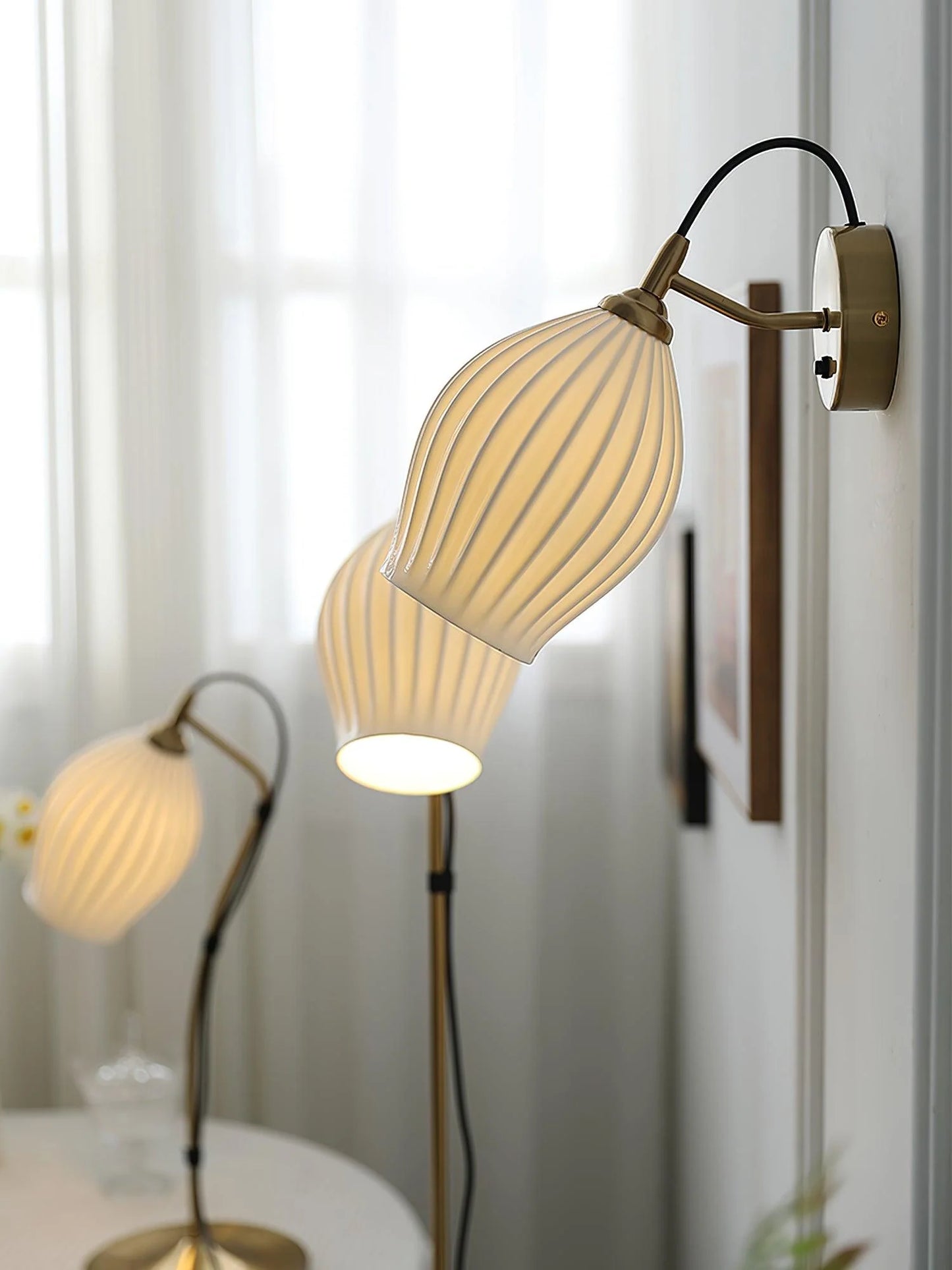 Ceramic Ribbed Flower Wall Lamp