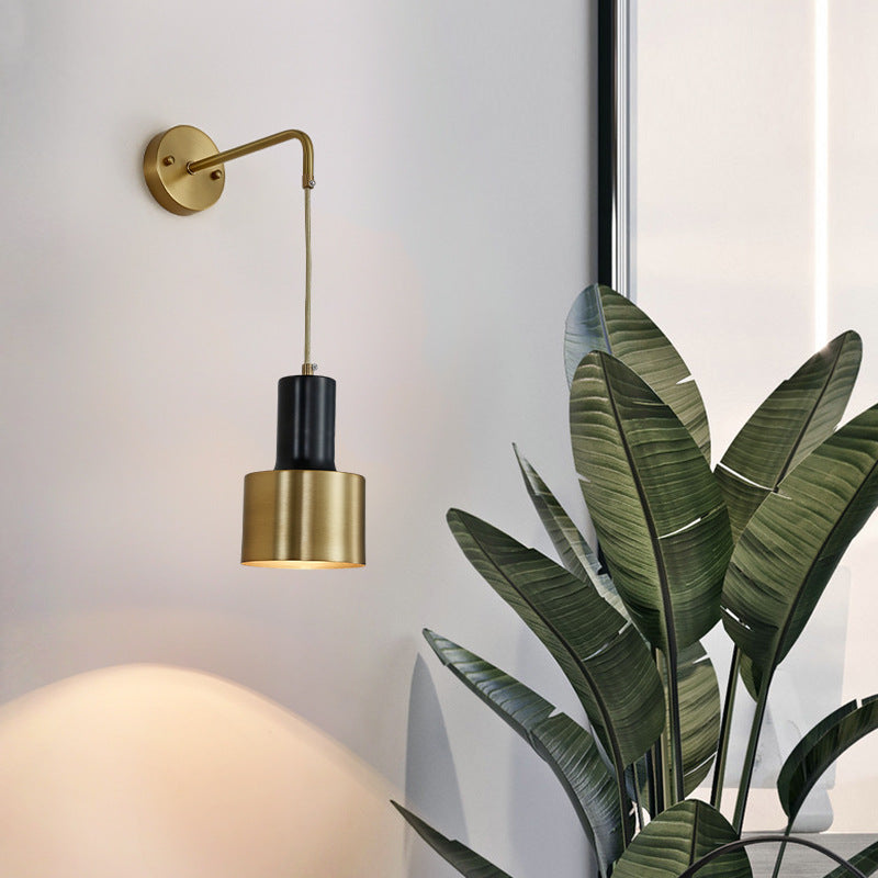 Feature Weight Wall Lamp