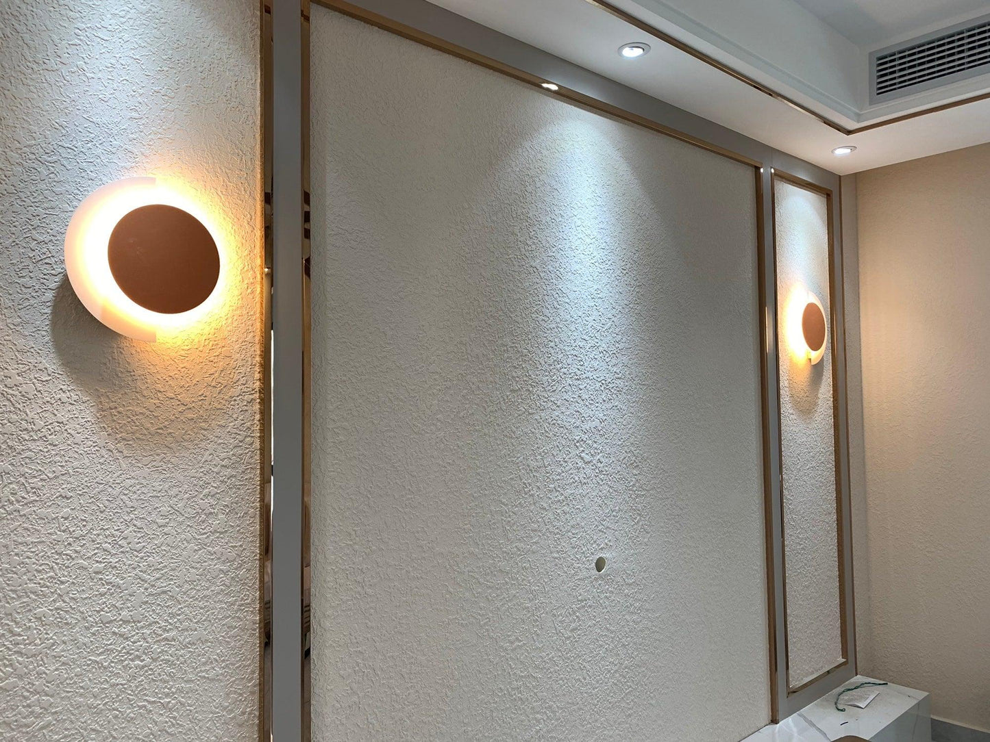 Round Abstract Moon Wall Lamp