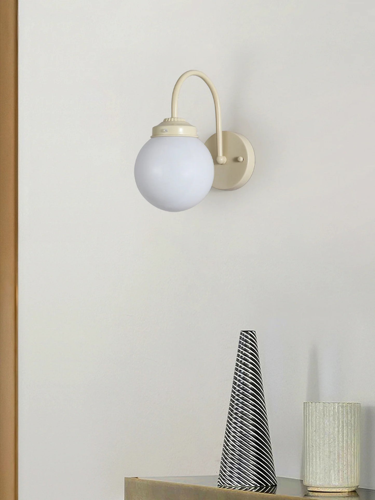 Vanilla Ball Wall Lamp